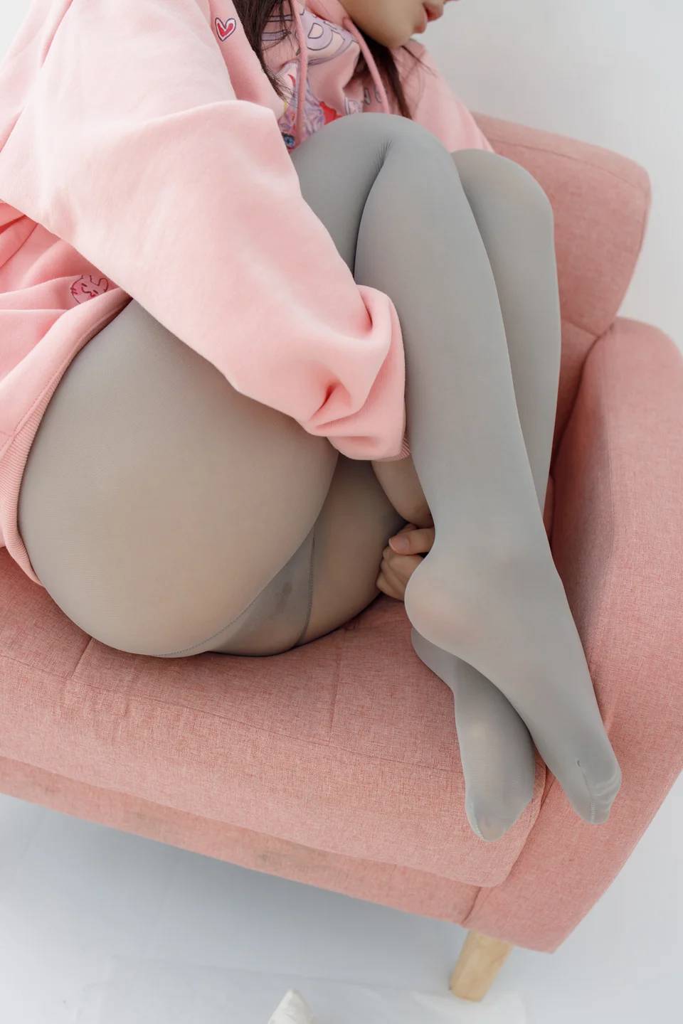 森萝财团_小夜_No_002_内部017_真空灰丝80D_137P,1V_5_01GBP tg@simisebaisi 【丝足阁】131.webp